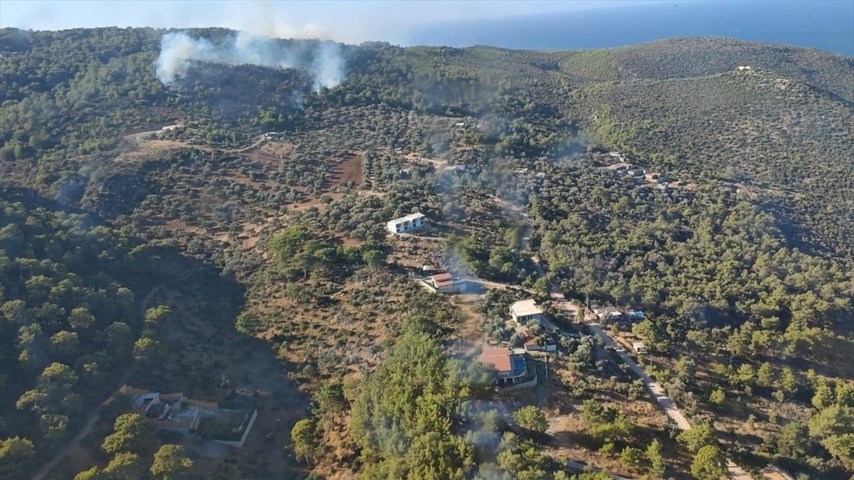 Antalya’nın Kaş ilçesinde çıkan orman yangınına müdahale ediliyor Antalya’nın Kaş ilçesinde çıkan orman yangınına müdahale ediliyor