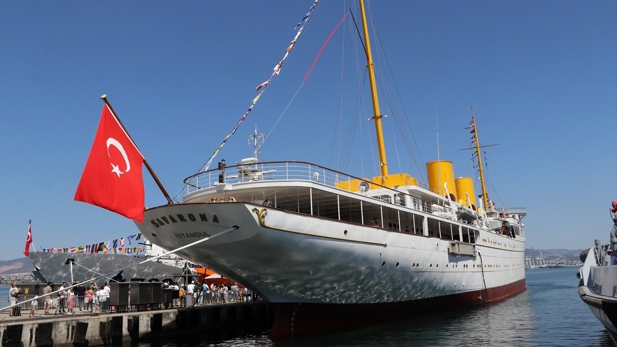 Atatürk’ün manevi mirası TCG Savarona, ziyaretçilerini duygulandırıyor Atatürk’ün manevi mirası TCG Savarona, ziyaretçilerini duygulandırıyor