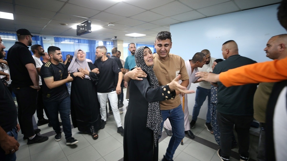 Batı Şeria’da İsrail askerlerinin vurduğu Filistinli, ambulansın engellenmesi sonucu hayatını kaybetti Batı Şeria’da İsrail askerlerinin vurduğu Filistinli, ambulansın engellenmesi sonucu hayatını kaybetti