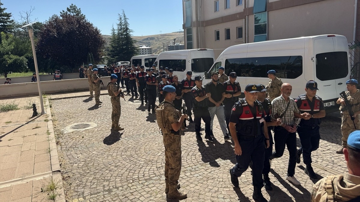 Çankırı merkezli 19 ilde düzenlenen yasa dışı bahis operasyonunda 39 şüpheli yakalandı Çankırı merkezli 19 ilde düzenlenen yasa dışı bahis operasyonunda 39 şüpheli yakalandı