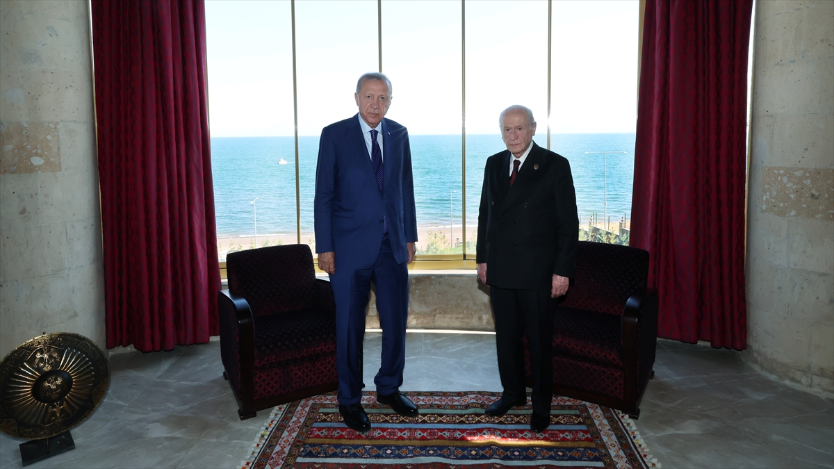 Cumhurbaşkanı Erdoğan, MHP Genel Başkanı Bahçeli ile görüştü Cumhurbaşkanı Erdoğan, MHP Genel Başkanı Bahçeli ile görüştü