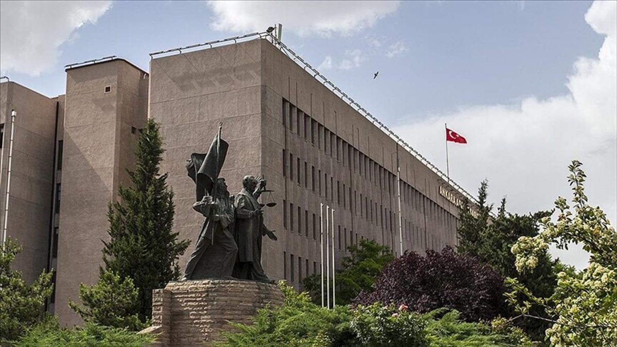 “Daltonlar” ve “Baygaralar” suç örgütlerine yönelik operasyonda 7 şüpheli tutuklandı “Daltonlar” ve “Baygaralar” suç örgütlerine yönelik operasyonda 7 şüpheli tutuklandı