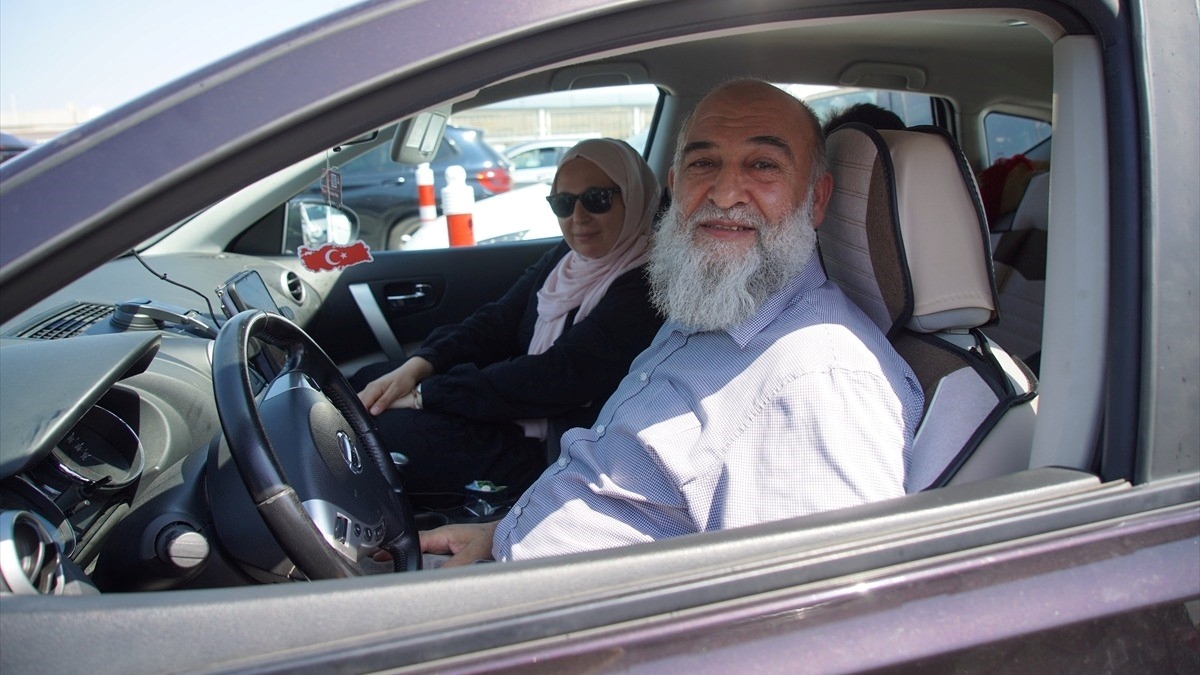 Dönüş yolundaki gurbetçiler sınır kapılarındaki önlemlerden memnun Dönüş yolundaki gurbetçiler sınır kapılarındaki önlemlerden memnun