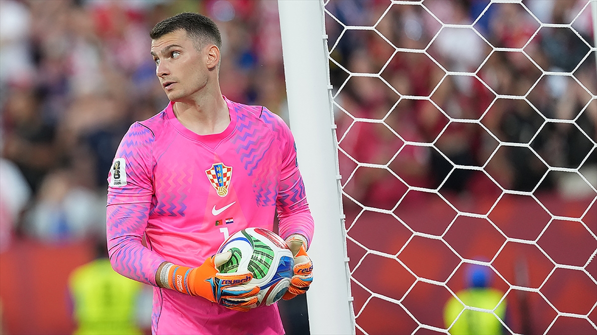 Fenerbahçe kalecisi Livakovic, Barcelona’ya transfer oldu Fenerbahçe kalecisi Livakovic, Barcelona’ya transfer oldu