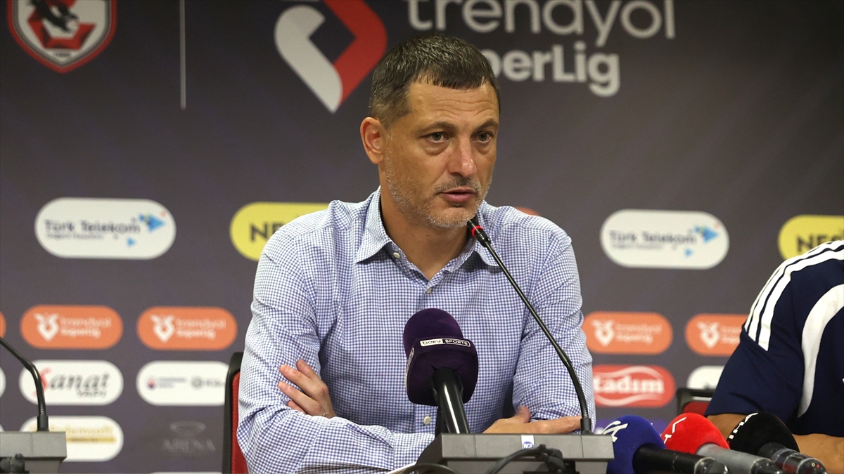 Gaziantep FK, teknik direktör Radoi ile yollarını ayırdı Gaziantep FK, teknik direktör Radoi ile yollarını ayırdı