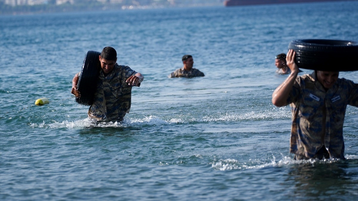 Geleceğin hava astsubayları yaz kampında becerilerini sergiliyor Geleceğin hava astsubayları yaz kampında becerilerini sergiliyor