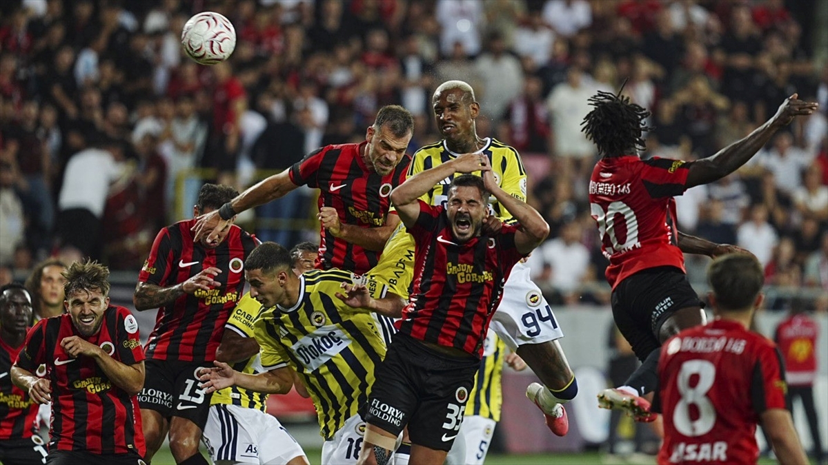 Gençlerbirliği  Fenerbahçe’yi 2-1 mağlup etti
