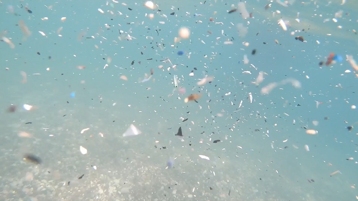 Güneyden esen rüzgar, Akdeniz kıyılarında plastik atık birikimine neden oluyor Güneyden esen rüzgar, Akdeniz kıyılarında plastik atık birikimine neden oluyor