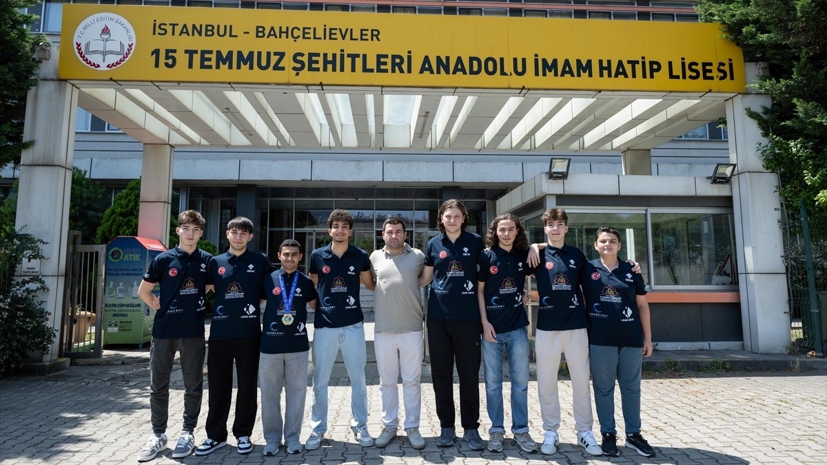 İmam hatip liseliler Kanada’daki robotik yarışmalarından 4 dünya derecesiyle döndü