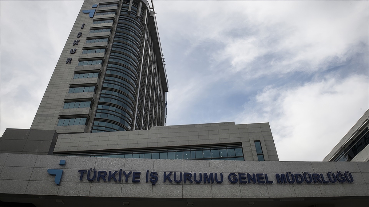 İŞKUR, yılın 7 ayında yaklaşık 848 bin işe yerleştirmeye aracılık etti