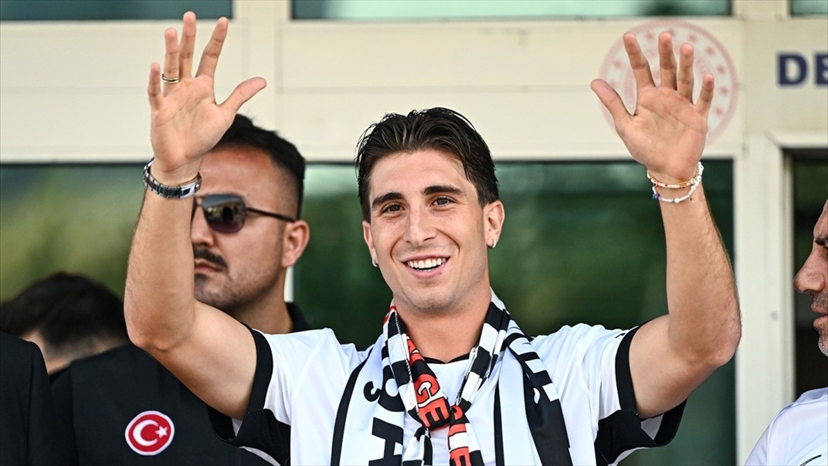 İtalyan orta saha oyuncusu Fabio Miretti Beşiktaş için İstanbul’a geldi İtalyan orta saha oyuncusu Fabio Miretti Beşiktaş için İstanbul’a geldi