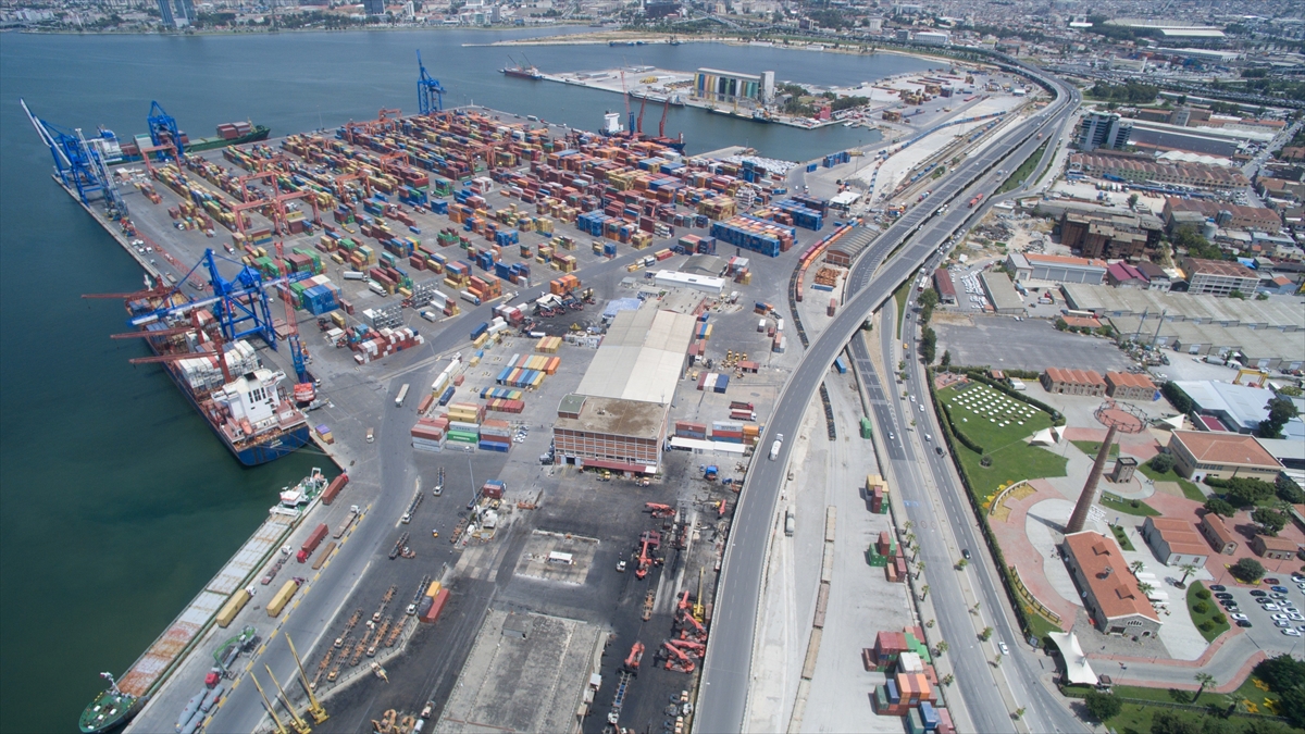 İzmir Limanı’nın Türkiye Varlık Fonu’na devri tamamlandı