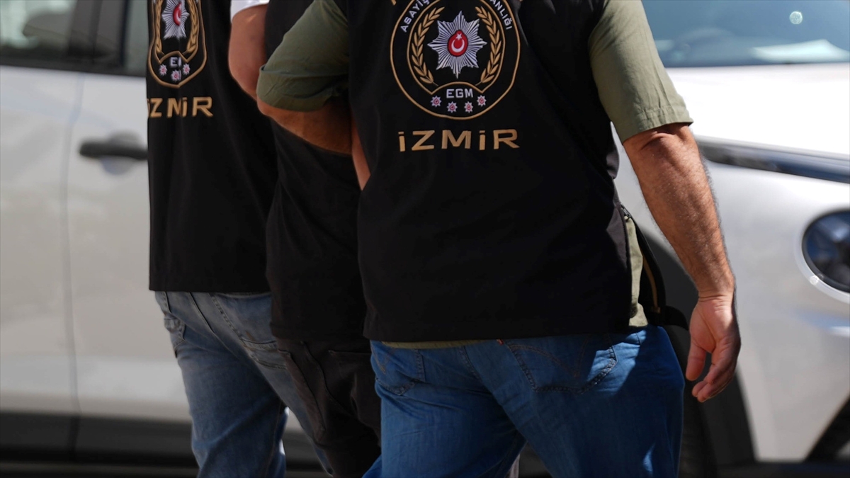 İzmir merkezli suç örgütü operasyonunda 36 şüpheli hakkında gözaltı kararı
