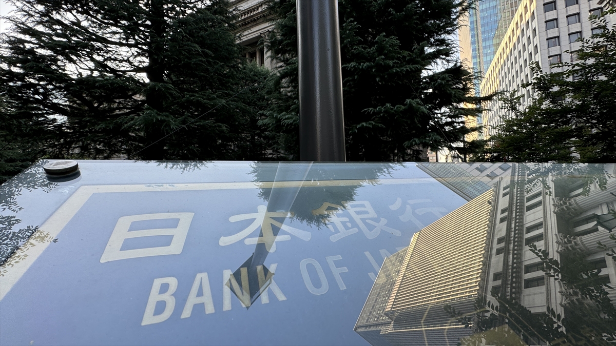 Japonya’da düşük büyüme ile yüksek enflasyonun BoJ’u ve hükümeti ikilemde bırakabileceği öngörülüyor