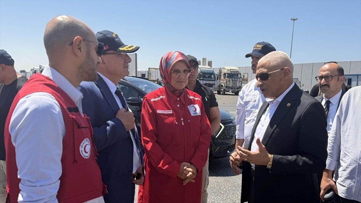 Kızılay Genel Başkanı Yılmaz, Gazze’ye gönderilecek yardımların ulaştığı Mısır’ın El-Ariş Limanını ziyaret etti Kızılay Genel Başkanı Yılmaz, Gazze’ye gönderilecek yardımların ulaştığı Mısır’ın El-Ariş Limanını ziyaret etti