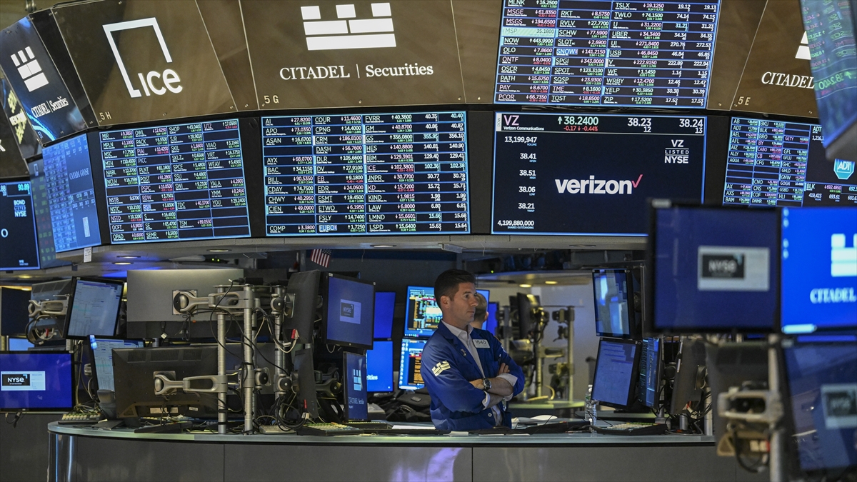 Küresel piyasalar, yükselen petrol fiyatları ve tahvil piyasasındaki satış baskısının kıskacında
