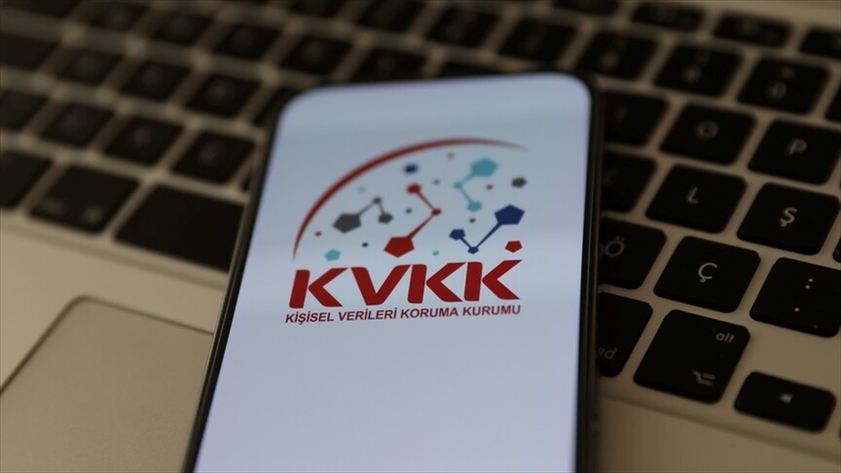 KVKK, “mesai takibi için biyometrik veri işlenmesi” kararı hakkında duyuru yayımladı KVKK, “mesai takibi için biyometrik veri işlenmesi” kararı hakkında duyuru yayımladı