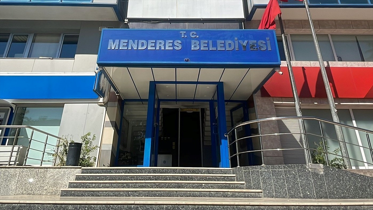 Menderes Belediyesine yönelik rüşvet ve irtikap soruşturmasında 13 şüpheli gözaltına alındı Menderes Belediyesine yönelik rüşvet ve irtikap soruşturmasında 13 şüpheli gözaltına alındı