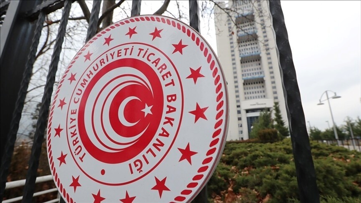 Mevzuata aykırı taşınmaz ve taşıt ilanı veren 82 işletmeye 8,2 milyon lira ceza Mevzuata aykırı taşınmaz ve taşıt ilanı veren 82 işletmeye 8,2 milyon lira ceza