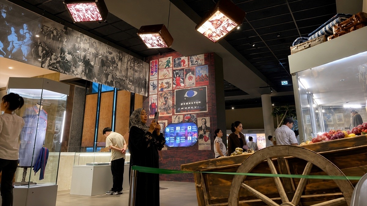 Özbekistan Devlet Tarih Müzesi UNESCO mirası simge yapıları arasında Özbekistan Devlet Tarih Müzesi UNESCO mirası simge yapıları arasında