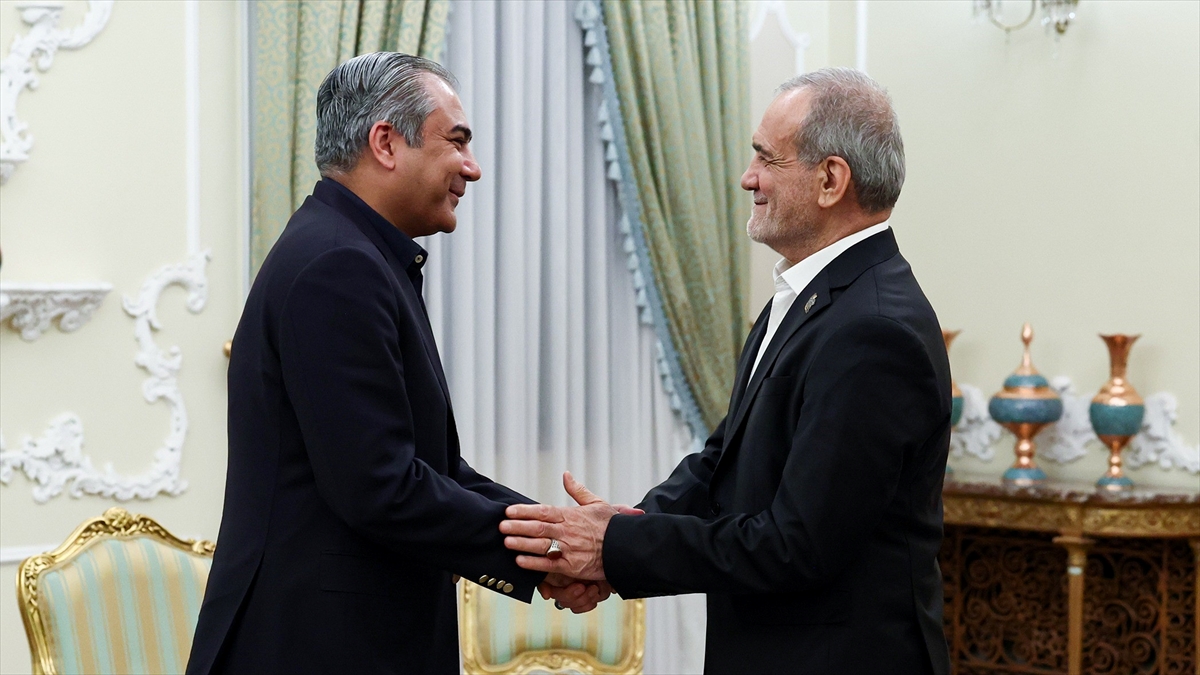 Pakistan: İran Cumhurbaşkanı Pezeşkiyan ile görüşmelerde önemli ilerleme kaydedildi Pakistan: İran Cumhurbaşkanı Pezeşkiyan ile görüşmelerde önemli ilerleme kaydedildi
