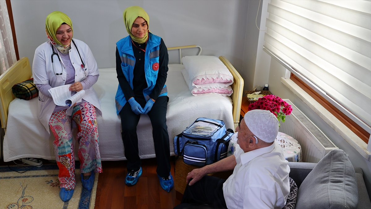 Sağlık Bakanı Memişoğlu: Evde sağlık hizmetlerimizle 1 milyon 352 bin 775 hastaya hizmet veriyoruz Sağlık Bakanı Memişoğlu: Evde sağlık hizmetlerimizle 1 milyon 352 bin 775 hastaya hizmet veriyoruz