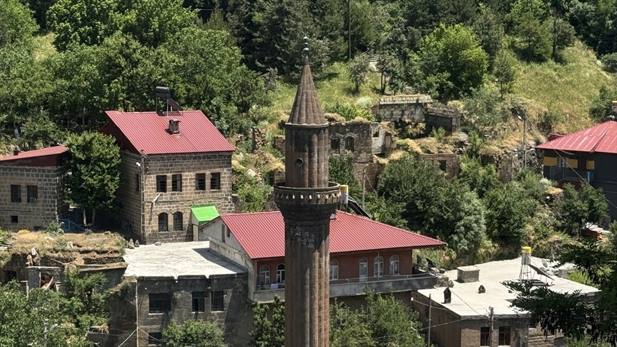 Tarihin ve doğal güzelliklerin buluştuğu şehir: Bitlis Tarihin ve doğal güzelliklerin buluştuğu şehir: Bitlis