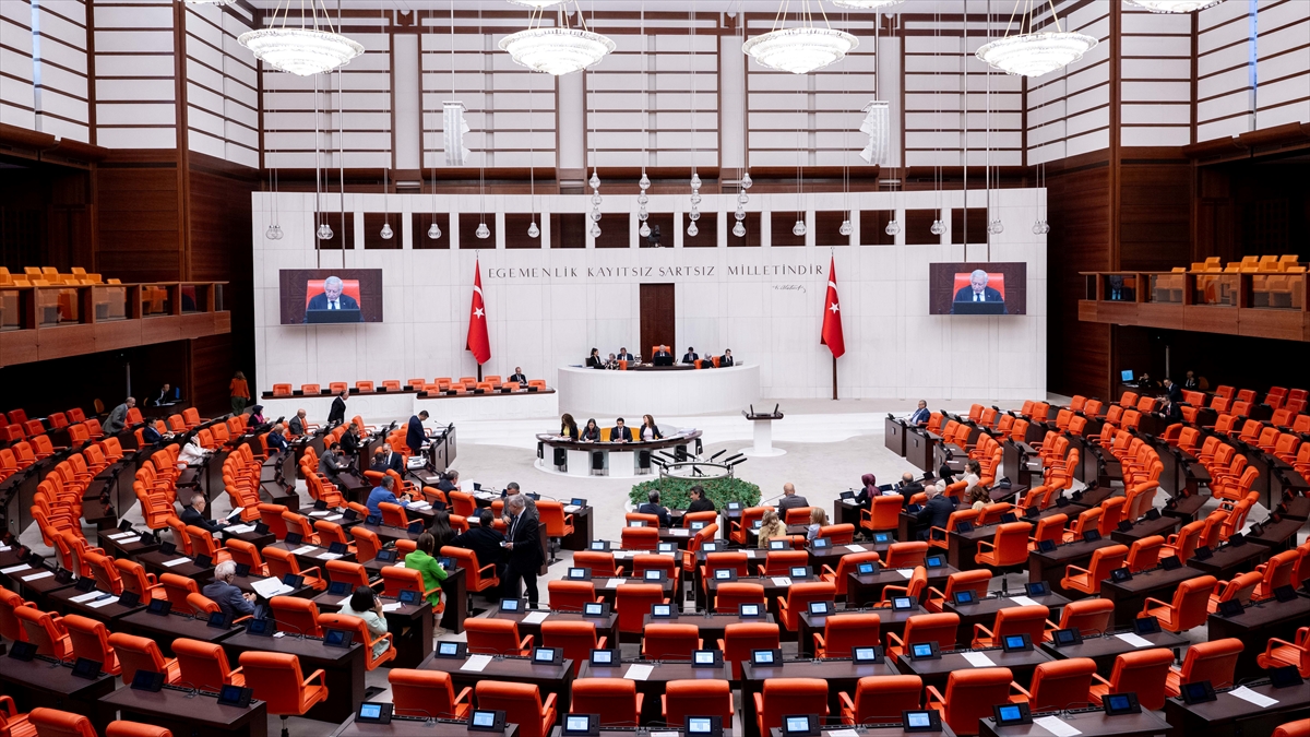 TBMM’de şehit aileleri ve gazilerin haklarına yönelik düzenlemeleri içeren kanun teklifinin görüşmelerine devam edilecek TBMM’de şehit aileleri ve gazilerin haklarına yönelik düzenlemeleri içeren kanun teklifinin görüşmelerine devam edilecek