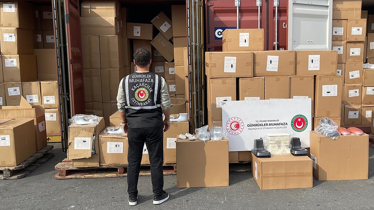 Ticaret Bakanlığı ekipleri 7 ayda 71,9 milyar liralık kaçak eşyaya geçit vermedi Ticaret Bakanlığı ekipleri 7 ayda 71,9 milyar liralık kaçak eşyaya geçit vermedi