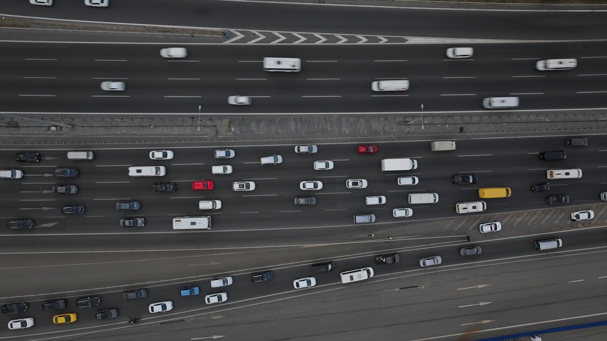 Trafiğe temmuzda 207 bin 508 taşıtın kaydı yapıldı Trafiğe temmuzda 207 bin 508 taşıtın kaydı yapıldı