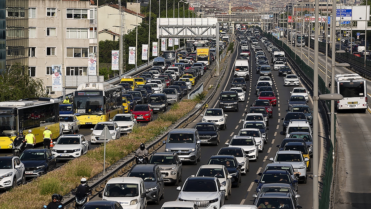 Trafik ve kasko sigortasında yılın ilk yarısında ödenen tazminat 145 milyar lirayı aştı Trafik ve kasko sigortasında yılın ilk yarısında ödenen tazminat 145 milyar lirayı aştı