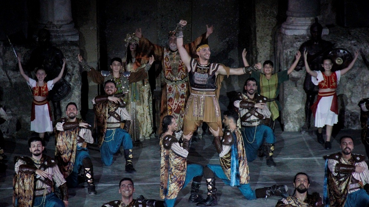 Troya gösterisi Aspendos’un tarihi atmosferinde sanatseverlerle buluştu
