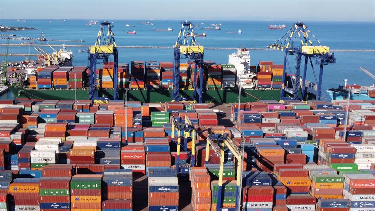 Türk lirasıyla dış ticaret 7 ayda 900 milyar lirayı aştı Türk lirasıyla dış ticaret 7 ayda 900 milyar lirayı aştı