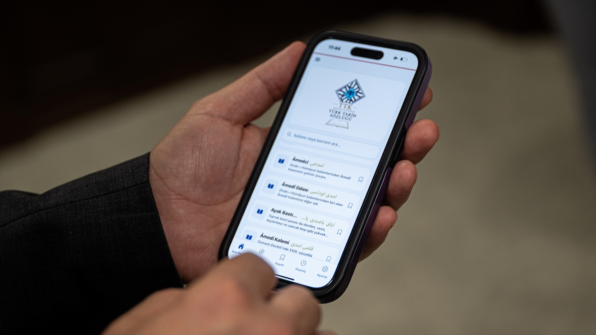 Türk Tarih Kurumu “Ansiklopedik Türk Tarih Sözlüğü”nün mobil uygulamasını kullanıma açtı Türk Tarih Kurumu “Ansiklopedik Türk Tarih Sözlüğü”nün mobil uygulamasını kullanıma açtı