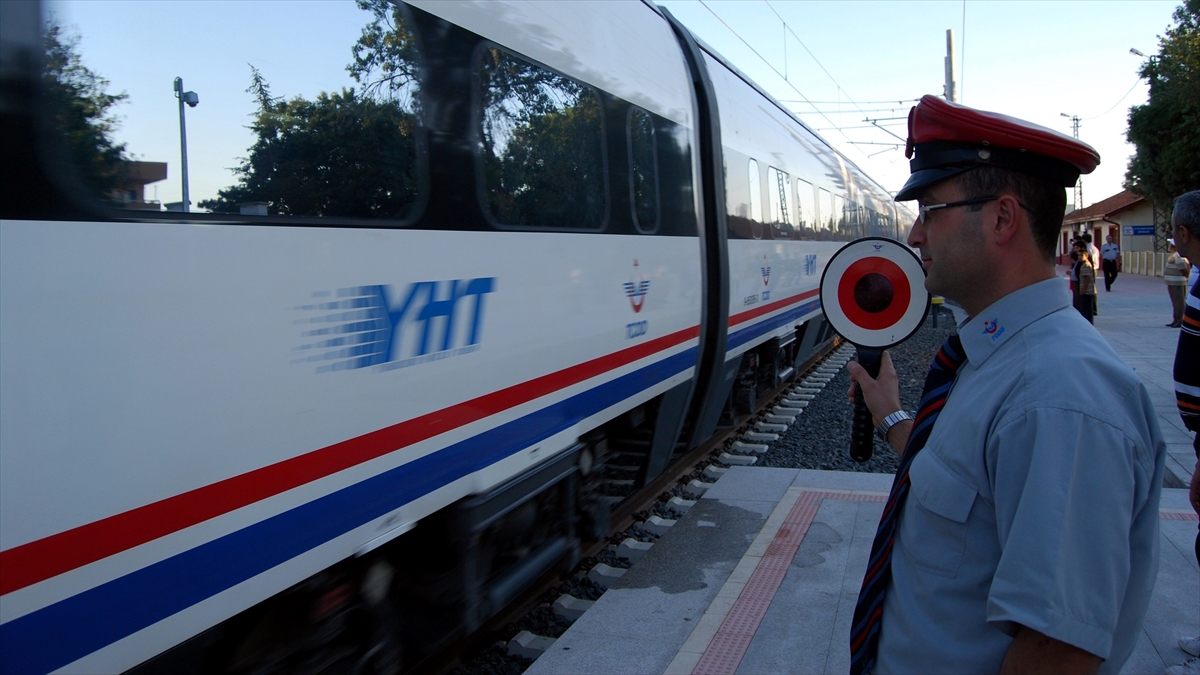 Türkiye’nin ikinci yüksek hızlı tren hattı 15 yaşında Türkiye’nin ikinci yüksek hızlı tren hattı 15 yaşında