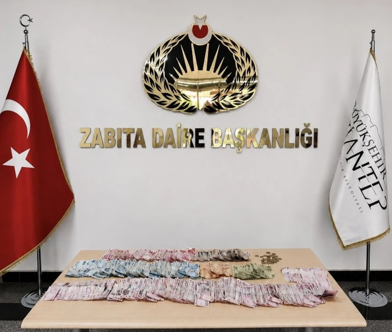 Gaziantep’te kadın dilencinin üzerinden 65 bin TL çıktı… Gaziantep’te kadın dilencinin üzerinden 65 bin TL çıktı…