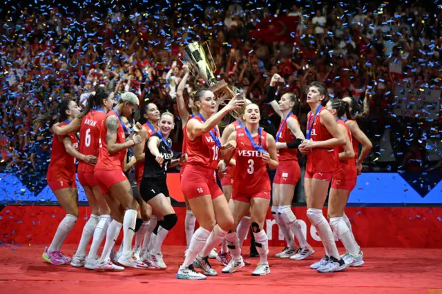 Türkiye 2026 Avrupa Voleybol Şampiyonu! Filenin Sultanları tarih yazdı…