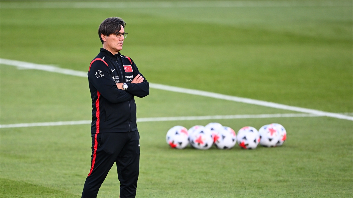 A Milli Futbol Takımı Teknik Direktörü Montella, İtalyan gazetesine konuştu A Milli Futbol Takımı Teknik Direktörü Montella, İtalyan gazetesine konuştu