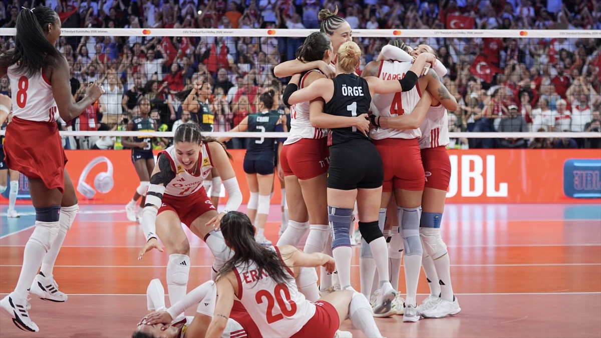 A Milli Kadın Voleybol Takımı, İtalya’yı 3-2 yenerek Avrupa şampiyonu oldu