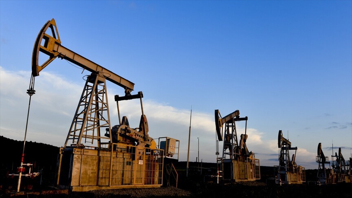 ABD-İran hattında diplomasi beklentileri Brent petrolü 100 doların altına çekti ABD-İran hattında diplomasi beklentileri Brent petrolü 100 doların altına çekti