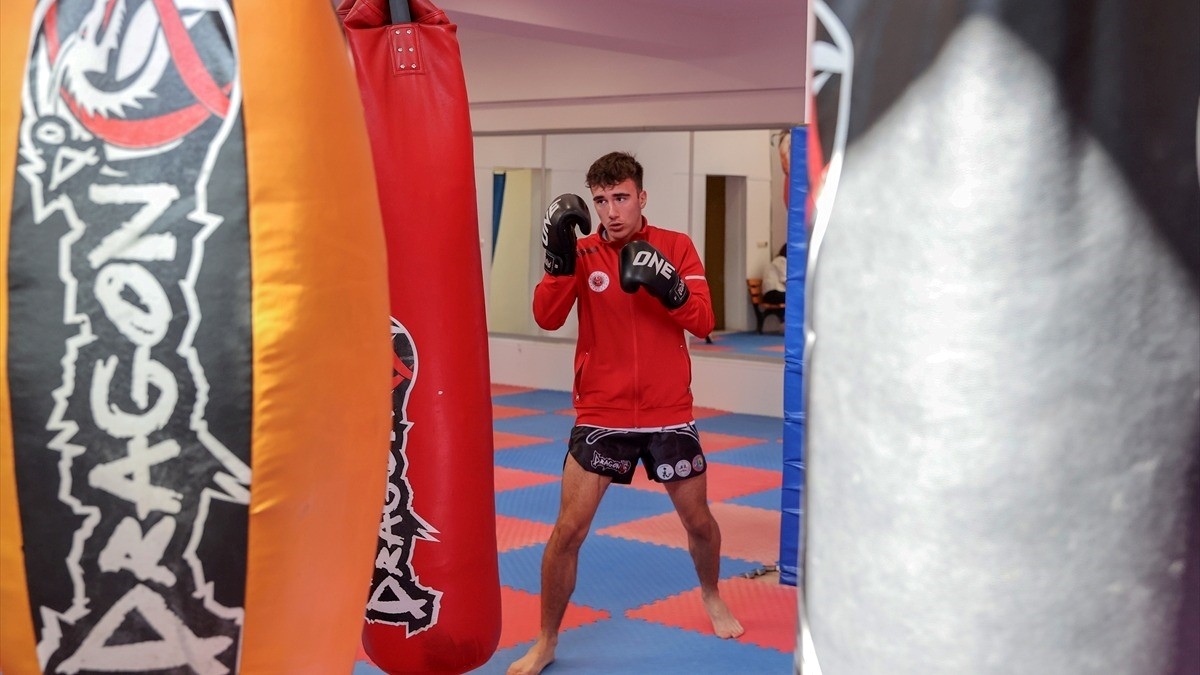 Antrenörsüz dünya ikincisi olan milli sporcunun hedefi zirve Antrenörsüz dünya ikincisi olan milli sporcunun hedefi zirve