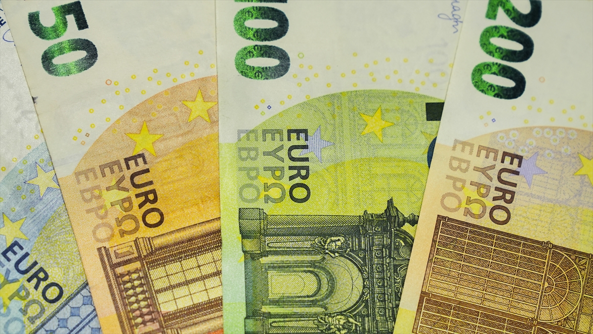 Avro, dolar karşısında son 3 ayın en düşük seviyesinde Avro, dolar karşısında son 3 ayın en düşük seviyesinde