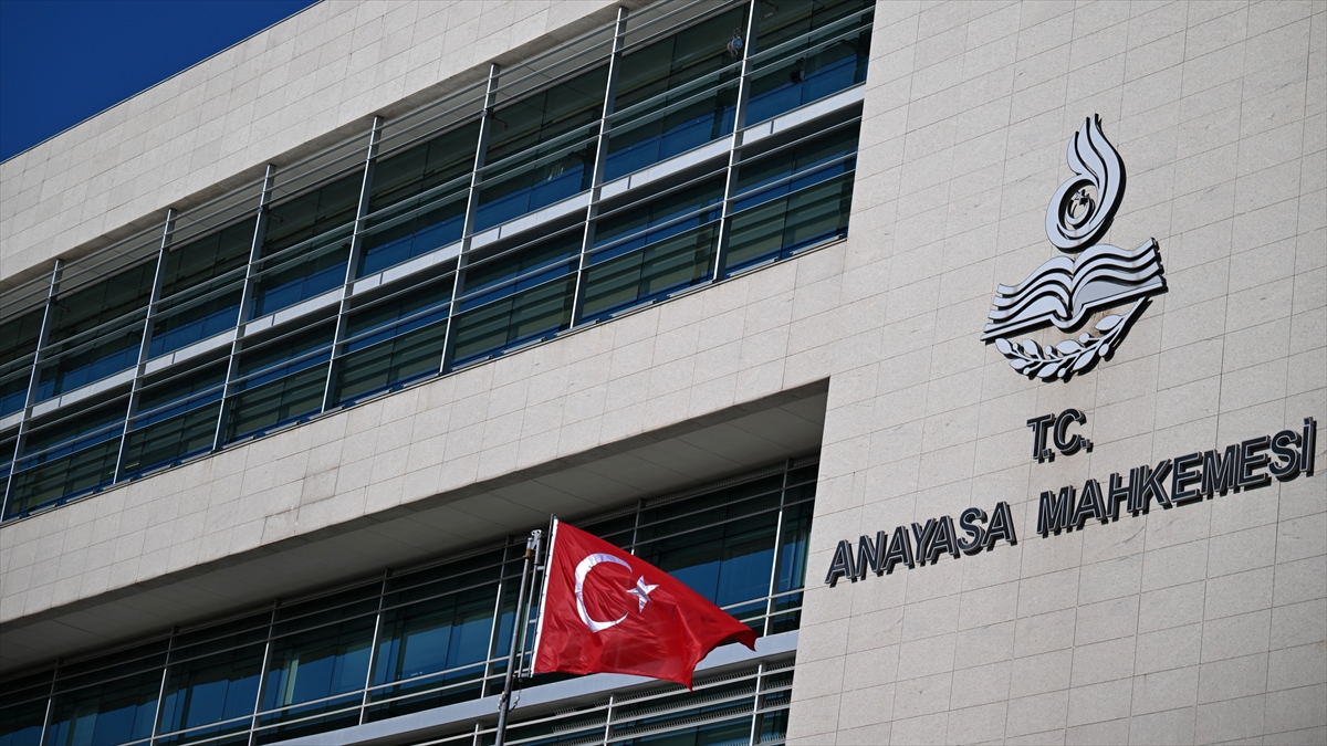 AYM, Yeni Partinin isminin hükümsüz sayılması talebinde partiye savunma için 1 ay süre verdi