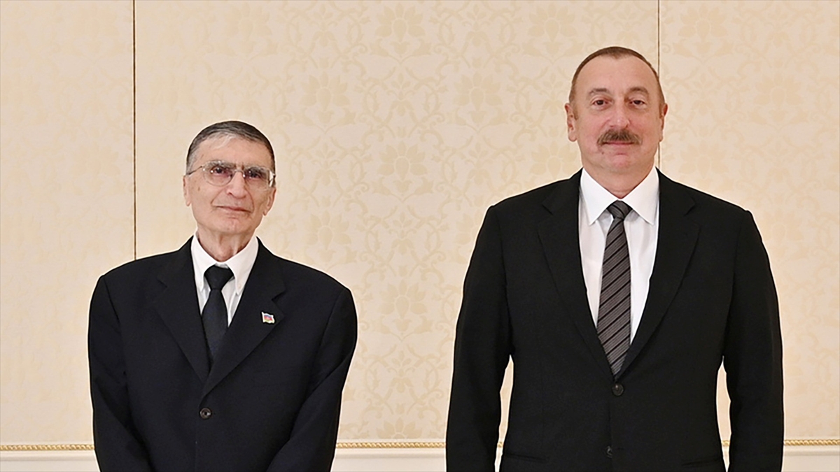 Azerbaycan Cumhurbaşkanı Aliyev, Nobel ödüllü Türk bilim insanı Sancar’ı “Şöhret” nişanıyla ödüllendirdi Azerbaycan Cumhurbaşkanı Aliyev, Nobel ödüllü Türk bilim insanı Sancar’ı “Şöhret” nişanıyla ödüllendirdi