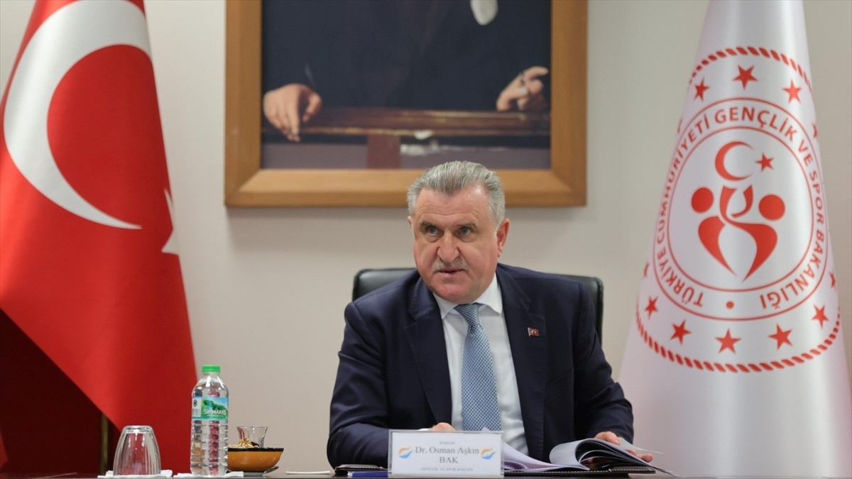 Bakan Bak, Akdeniz Oyunları’nı 111 madalyayla tamamlayan milli sporcuları tebrik etti Bakan Bak, Akdeniz Oyunları’nı 111 madalyayla tamamlayan milli sporcuları tebrik etti