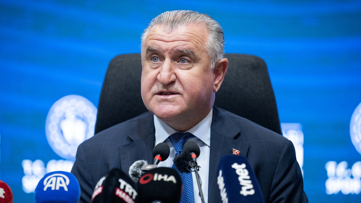 Bakan Bak, Avrupa Şampiyonası’nda madalya kazanan milli boksörleri tebrik etti