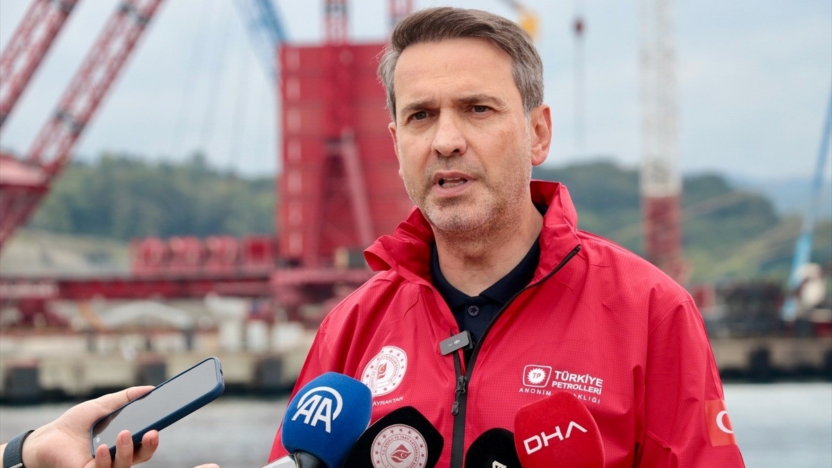 Bakan Bayraktar: (Osman Gazi Yüzer Üretim Platformu) Bu yıl sonu itibarıyla yakma kulesinde ilk gazı inşallah yakacağız Bakan Bayraktar: (Osman Gazi Yüzer Üretim Platformu) Bu yıl sonu itibarıyla yakma kulesinde ilk gazı inşallah yakacağız