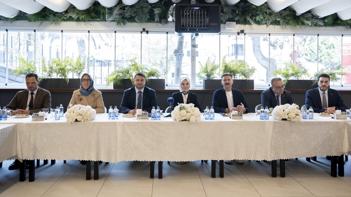 Bakan Göktaş, “Türkiye Yüzyılı Buluşmaları” kapsamında Bahçelievler’de muhtarlarla buluştu Bakan Göktaş, “Türkiye Yüzyılı Buluşmaları” kapsamında Bahçelievler’de muhtarlarla buluştu