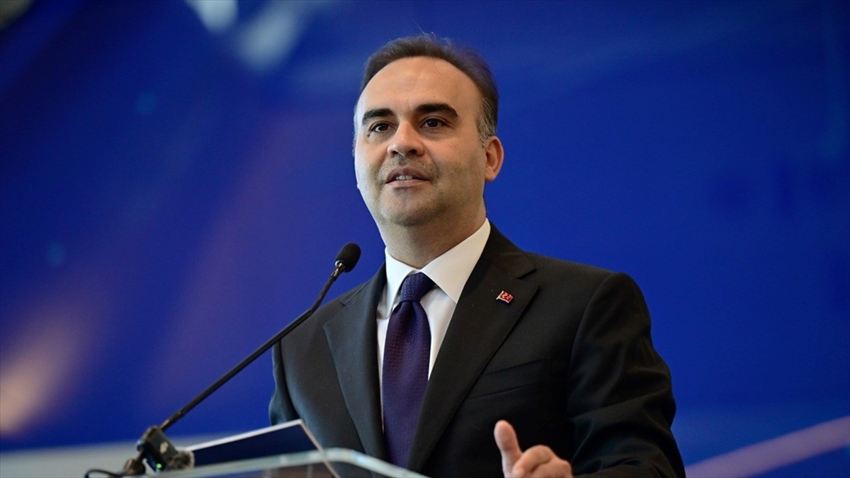 Bakan Kacır: Teknolojide yaşanan paradigma değişimi, hayatın her alanını yeniden şekillendiriyor Bakan Kacır: Teknolojide yaşanan paradigma değişimi, hayatın her alanını yeniden şekillendiriyor