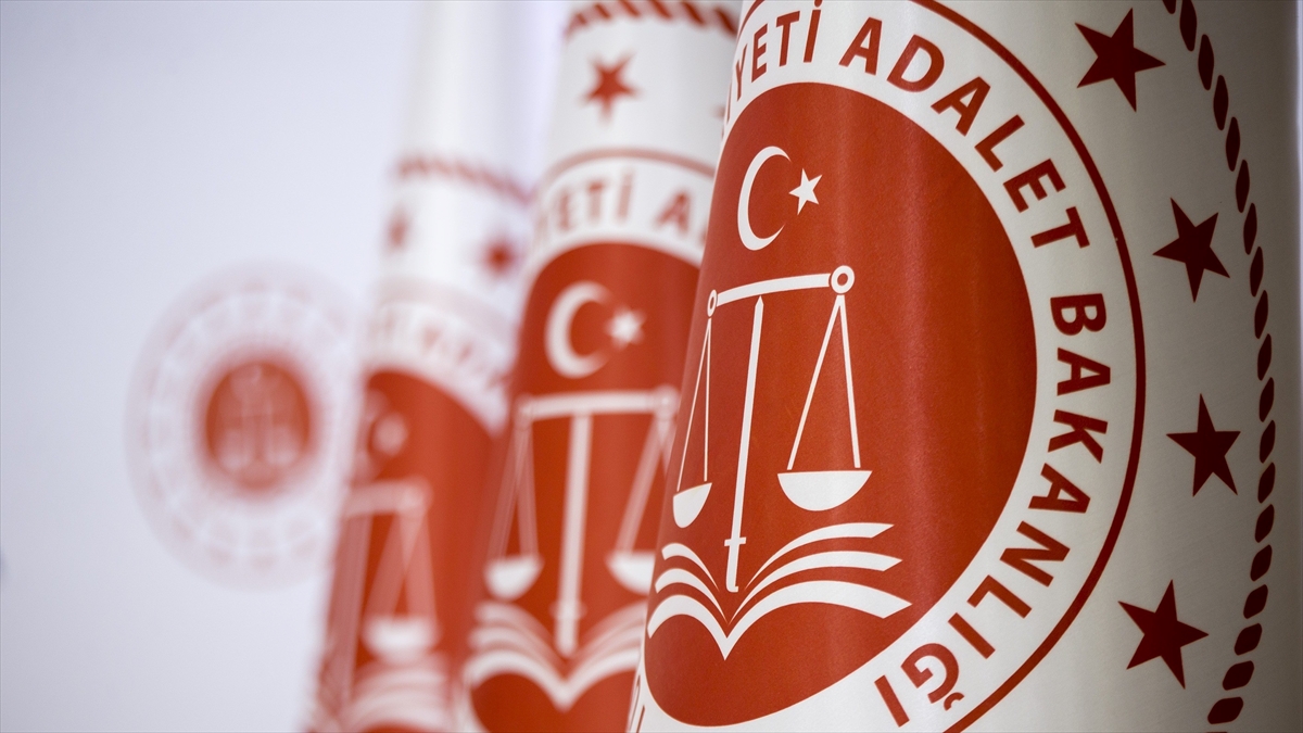 Başsavcılıklara “ailenin, gençlerin ve toplumun korunması” için genelge Başsavcılıklara “ailenin, gençlerin ve toplumun korunması” için genelge